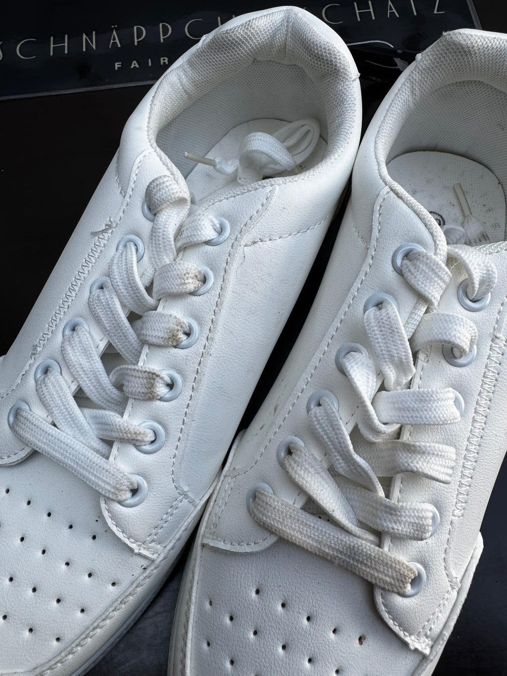 Weiße Sneaker / Freizeitschuhe – Größe 39