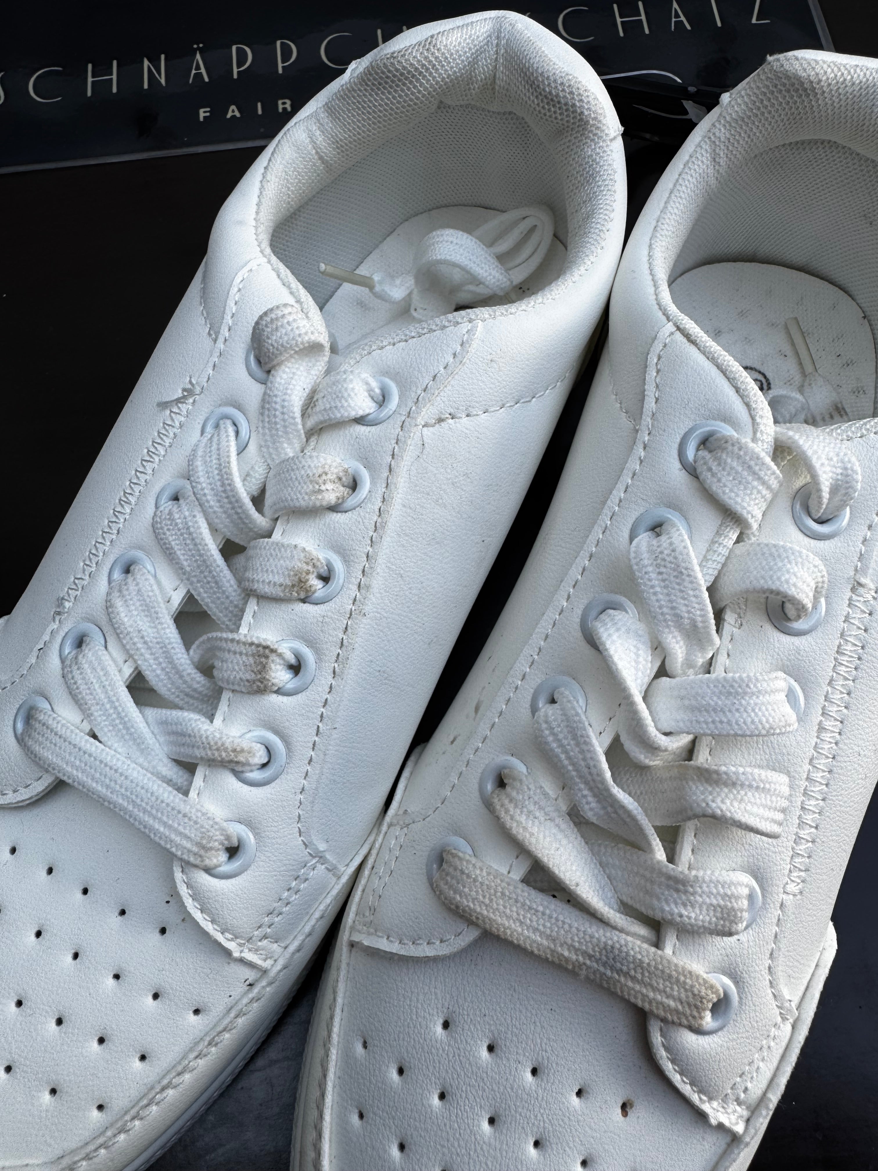 Weiße Sneaker / Freizeitschuhe – Größe 39