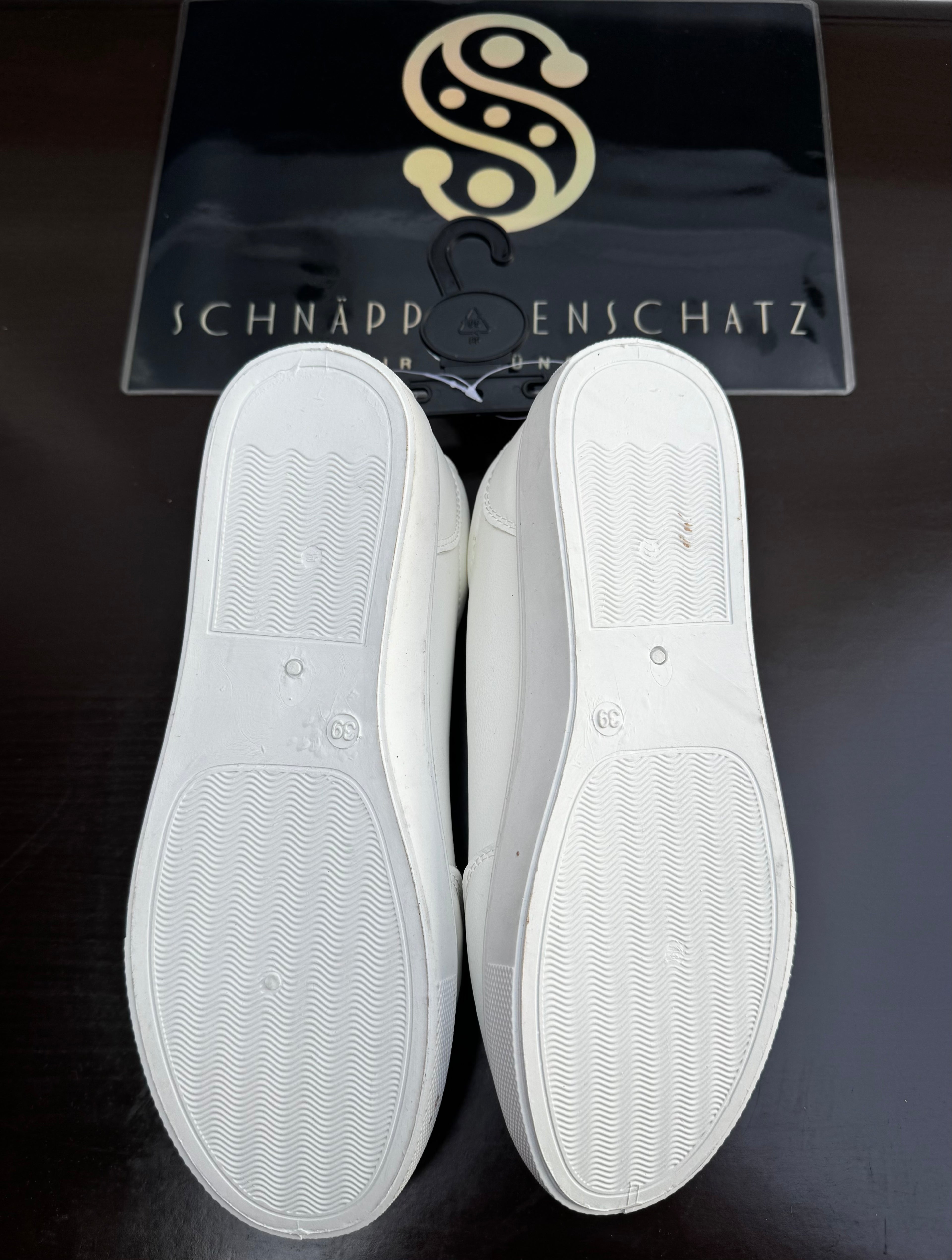 Weiße Sneaker / Freizeitschuhe – Größe 39