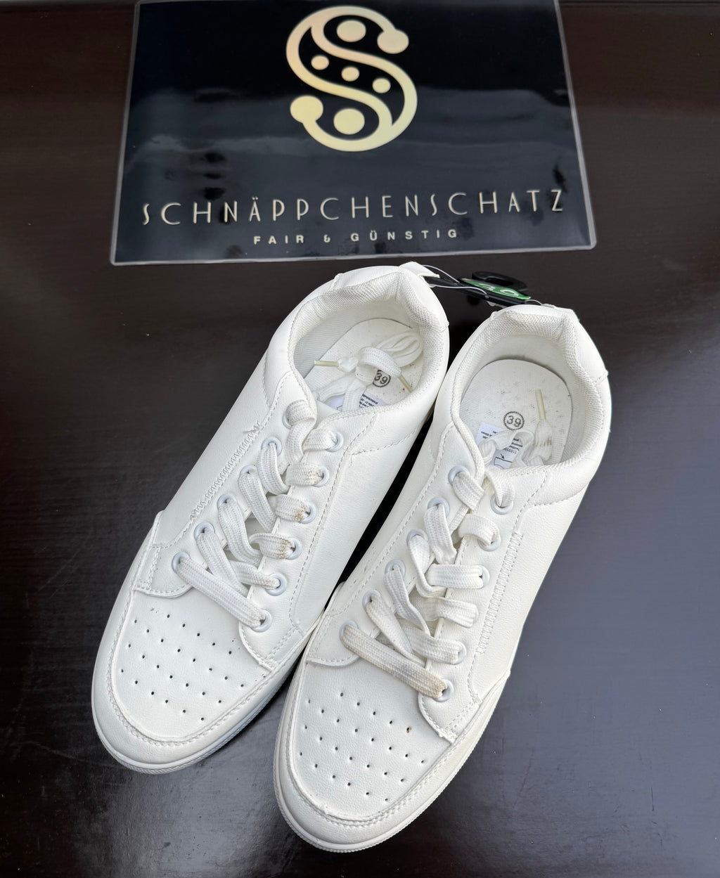 Weiße Sneaker / Freizeitschuhe – Größe 39