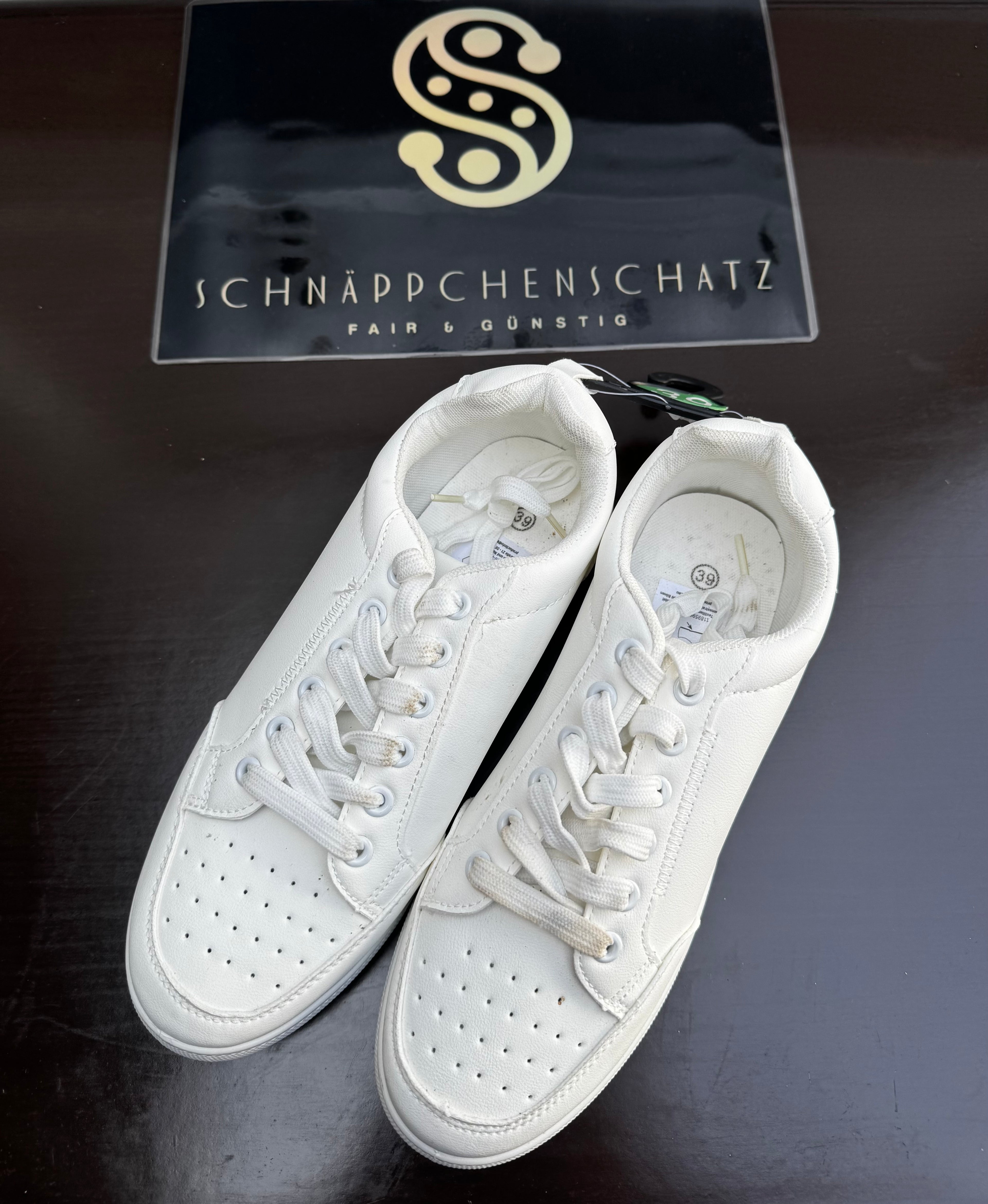 Weiße Sneaker / Freizeitschuhe – Größe 39