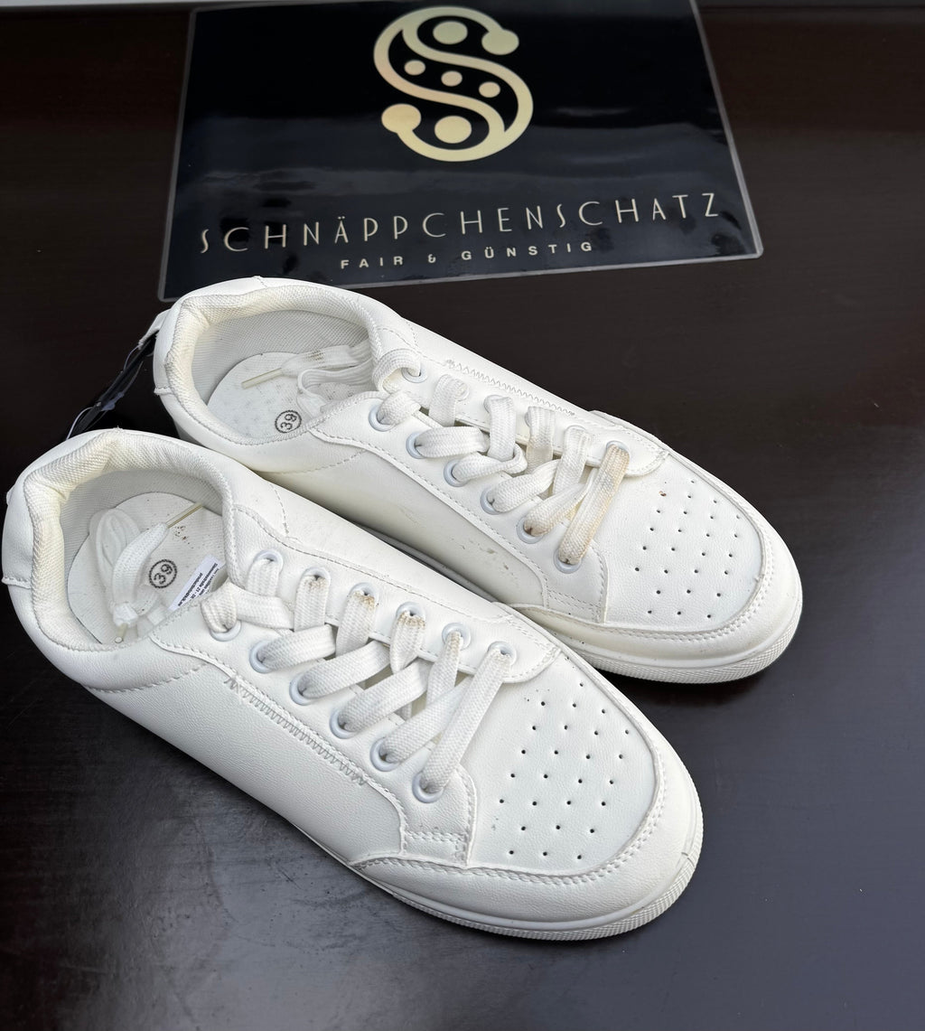 Weiße Sneaker / Freizeitschuhe – Größe 39