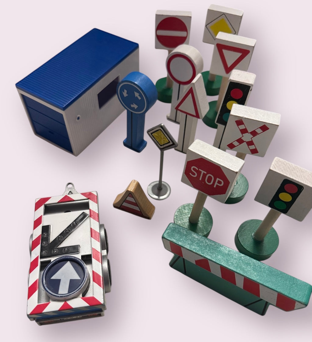 Großes Spielzeug Set für Jungen (über 90 Teile)