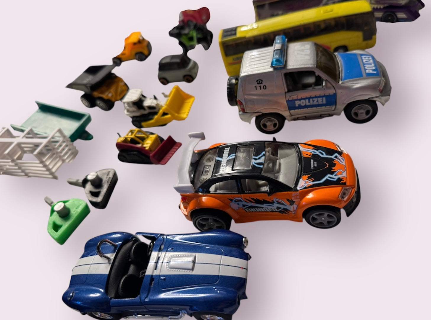 Großes Spielzeug Set für Jungen (über 90 Teile)